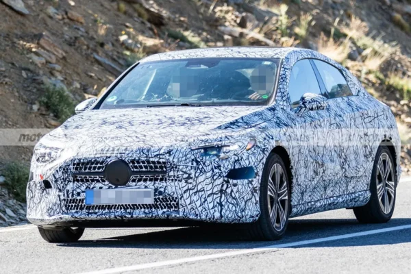 3rd Generation Mercedes-GLA Spied Test: Whats New?