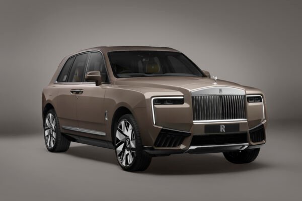 Rolls-Royce Cullinan Facelift Launched in India at Rs.10.50 Crore: Updated Design and Technology.