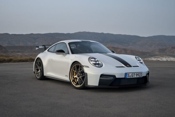 Porsche 911 GT3 Returns with Powerful Engine and Customization